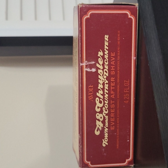 AVON-48 Chrysler Town & Country-Decanter Everest Aftershave!! W/ Original Box!! - Picture 9 of 13